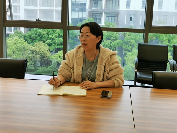 九龙湖校区殷校长指导会考准备工作.jpg