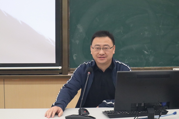 英语组肖天鹰老师发言1.JPG