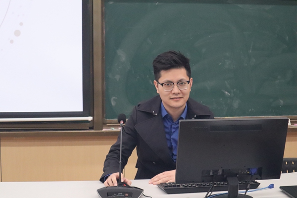数学组黄晨老师发言.JPG