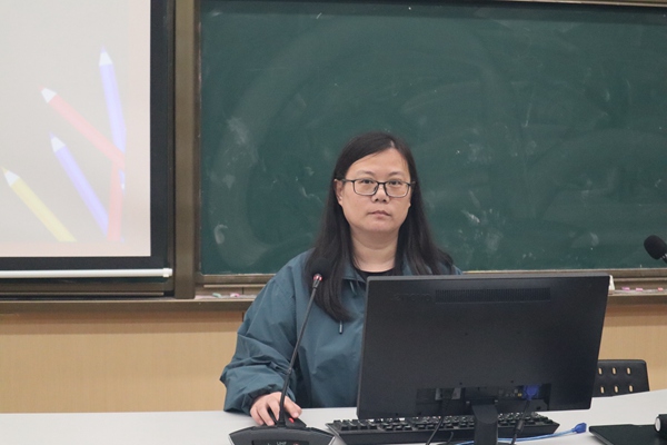 郑艳辉老师发言.JPG