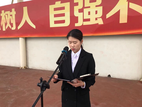 张静静老师讲话.jpg