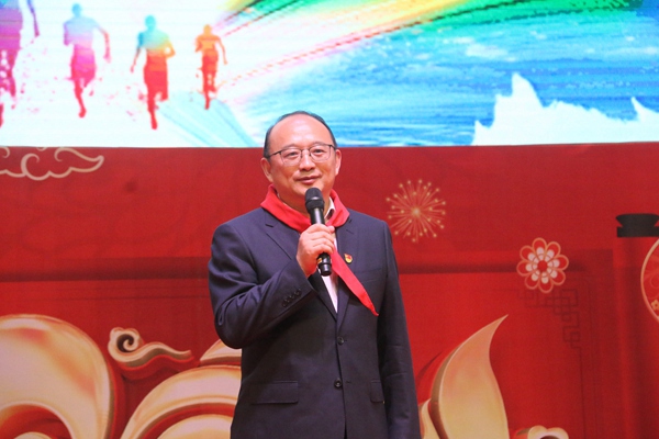 唐校长送祝福.jpg