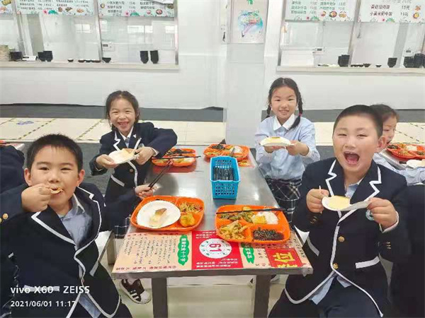 3小朋友们甜美的笑容.jpg