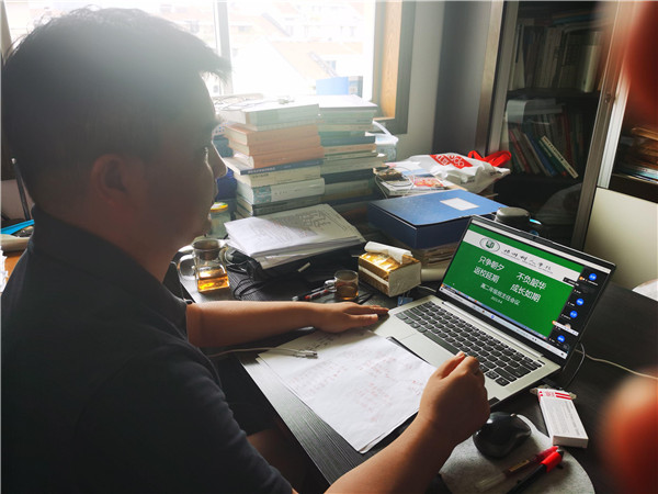 7班班主任发言.jpg