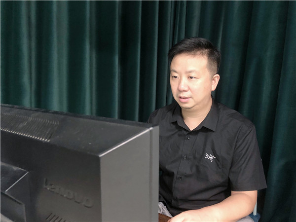 张鹏副校长提要求.jpg
