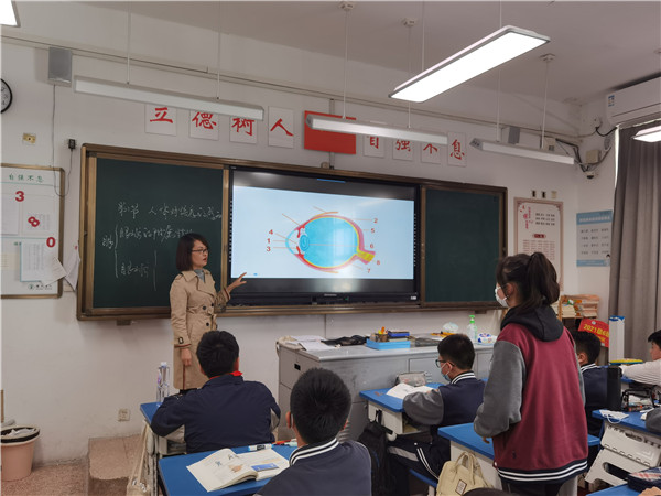 丁梅老师上课.jpg
