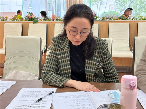 南门街初三备课主任陈维维做视导反馈.jpg