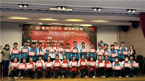 一等奖合影.jpg