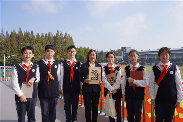 （第二篇）1董校采访合照.JPG