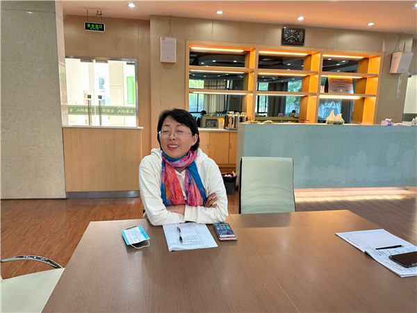 九龙湖校区校长殷翠云做重要指导.jpg