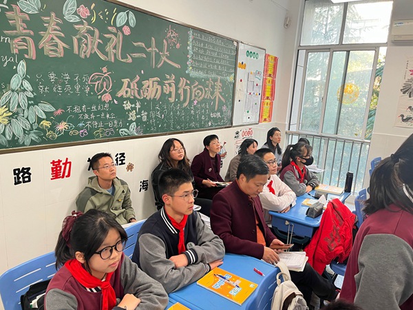 教师进班听课.jpg