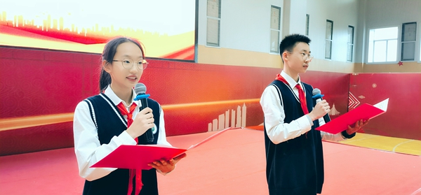 唐子涵和陈子珩在主持.jpg