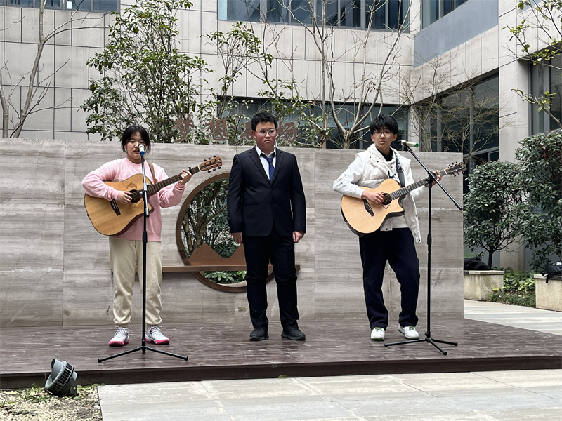 吉他弹唱.jpg