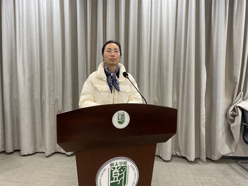 03年级主任卞家慧主持.jpg