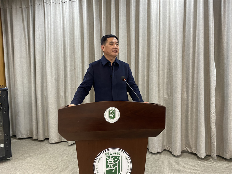 11朱校长做指导讲话.jpg