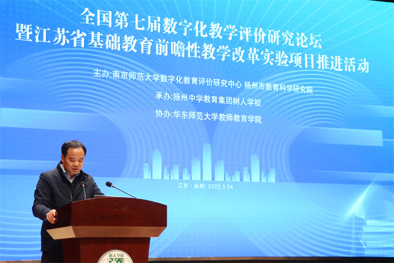 卢廷顺院长主持会议.jpg