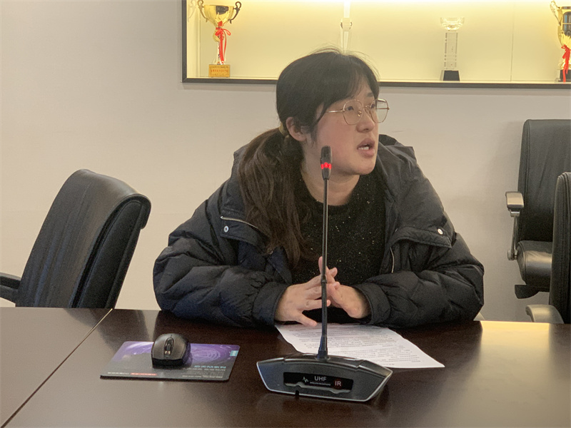 备课组长代表吴娟老师发言.jpg
