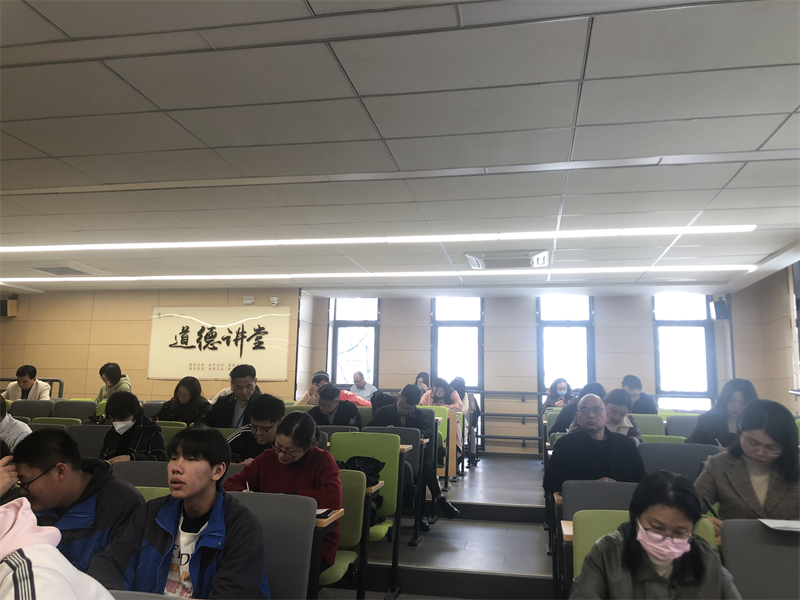 听课现场.png