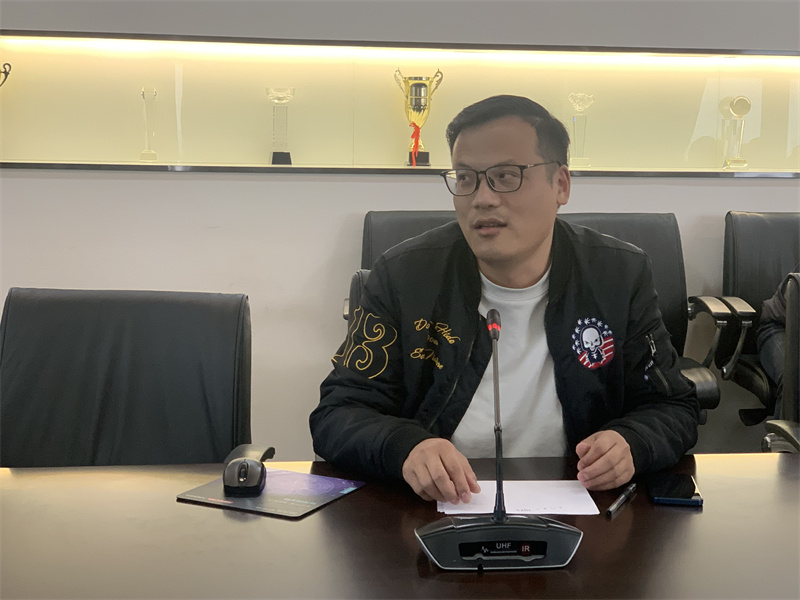 班主任代表王健老师（历史）发言.jpg