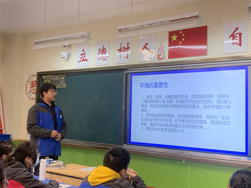 主持人.jpg