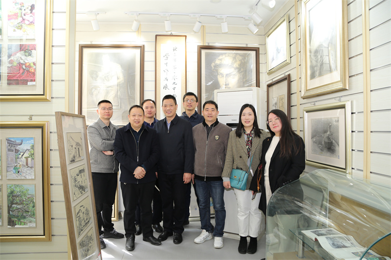参观艺术楼1.jpg