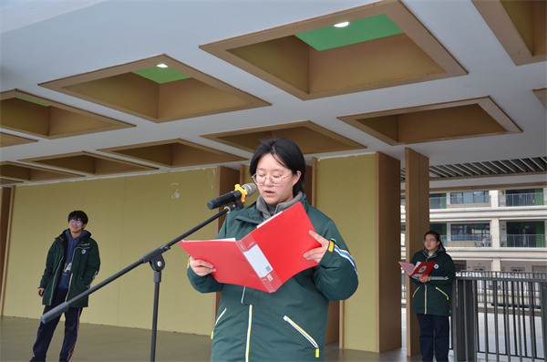 王紫璇同学国旗下演讲.jpg 王紫璇同学国旗下演讲.jpg