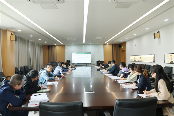 王玉宏督学参加数学组教研活动1.jpg