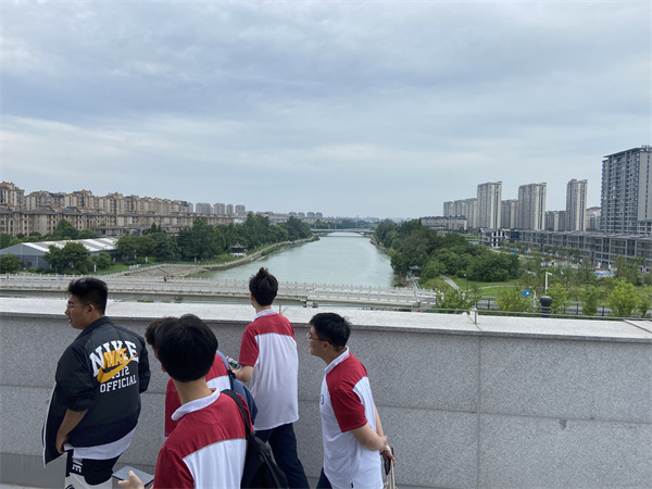 登顶扬州闸.jpg