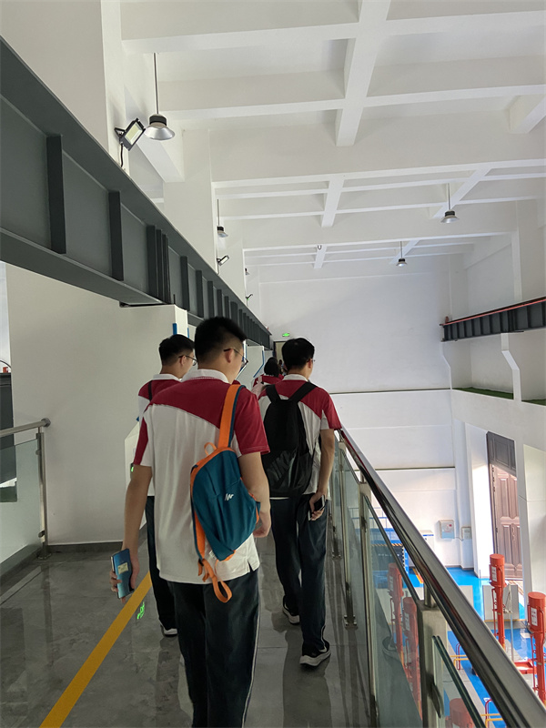 参观扬州闸.jpg