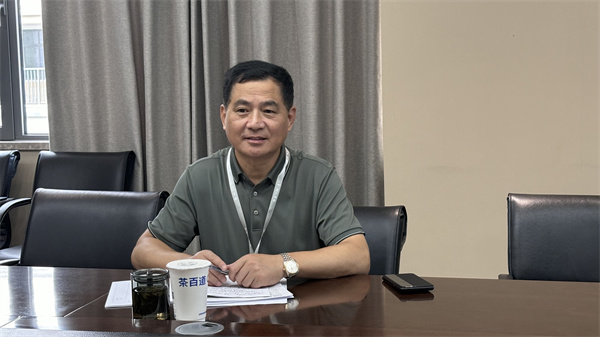 凤栖湖校区校长朱云峰作工作指示.jpg