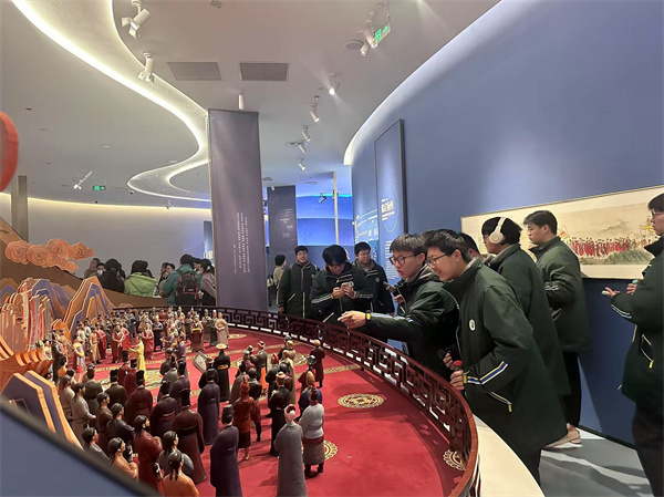 参观博物馆2.jpg