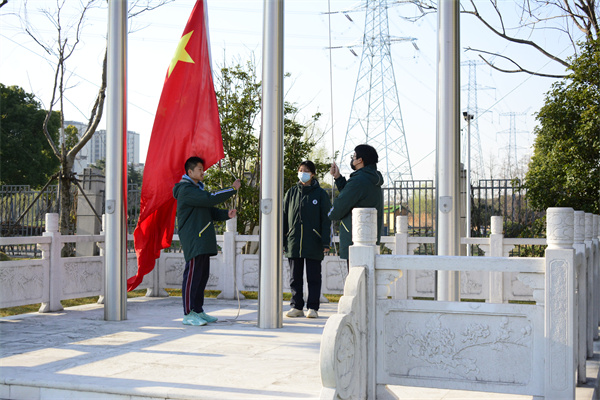 图片3:升国旗.jpg 图片3:升国旗.jpg