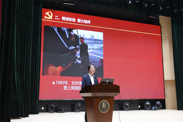 顾媛老师上微团课.jpg