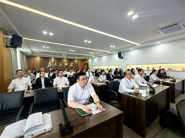 全体高三教师参会.jpg